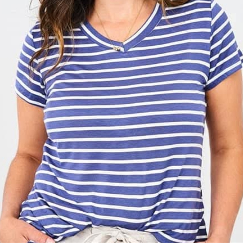 Latched Mama V-Neck 2.0